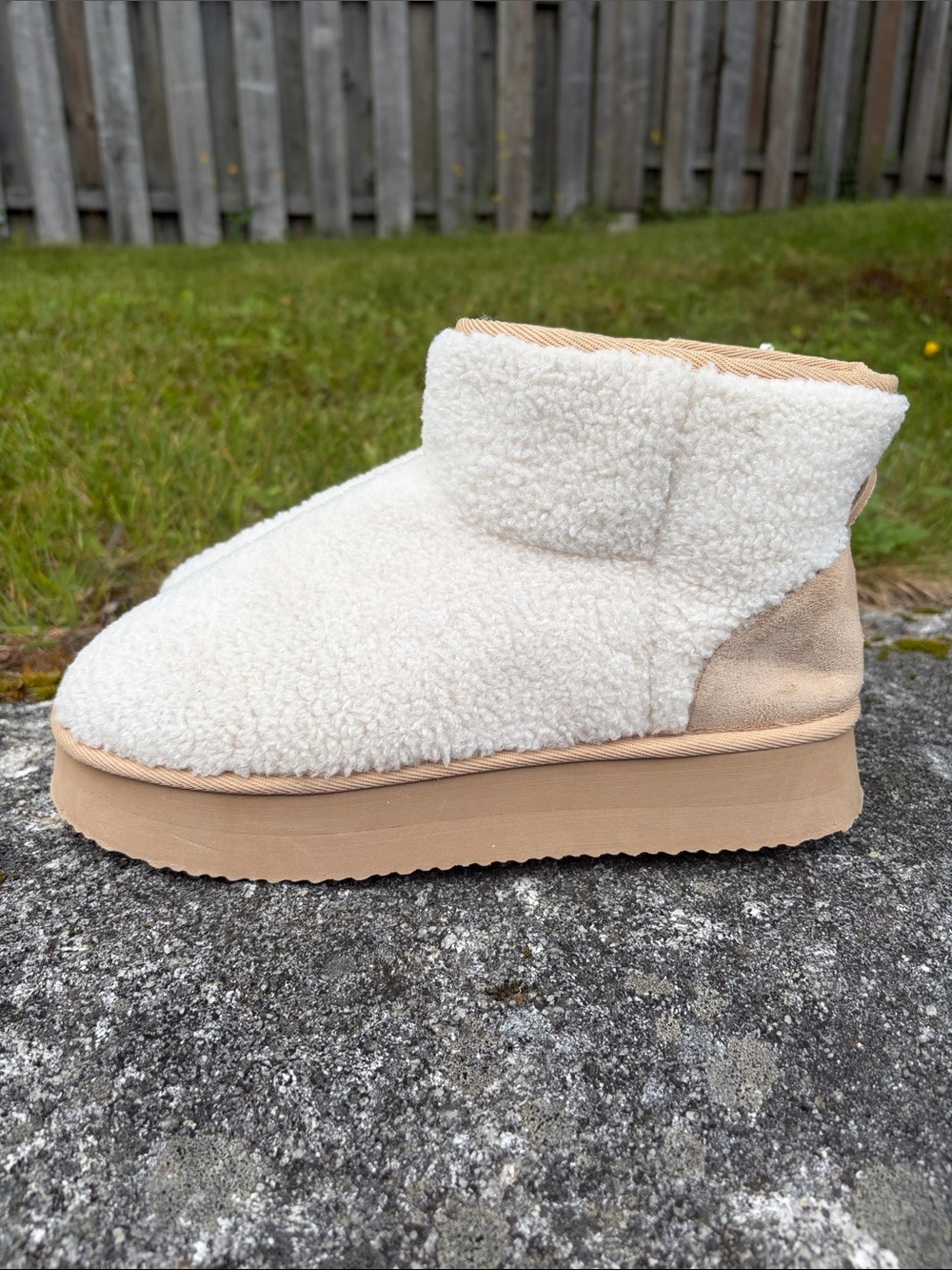 American Eagle Cream&Beige Platform faux sherpa Ankle Boots Women’s size 11